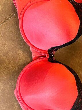 Victoria’s Secret Lined Perfect Coverage Bra – 36DD – Coral/Red with Black Lace